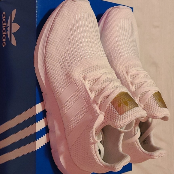 Adidas - Picture 4 of 6